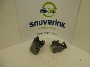 Used Rear door hinge, right Peugeot 207/207+ (WA/WC/WM) 1.6 16V VTRi Price on request offered by Snuverink Autodemontage