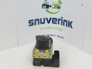 Usagé Pompe ABS Renault Twingo II (CN) 1.2 Prix € 85,00 Règlement à la marge proposé par Snuverink Autodemontage