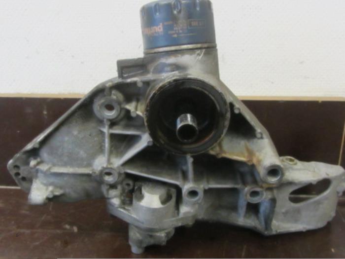 Oil filter housing from a Renault Megane Scénic (JA) 1.6 16V RT,RXE,RXT 1999