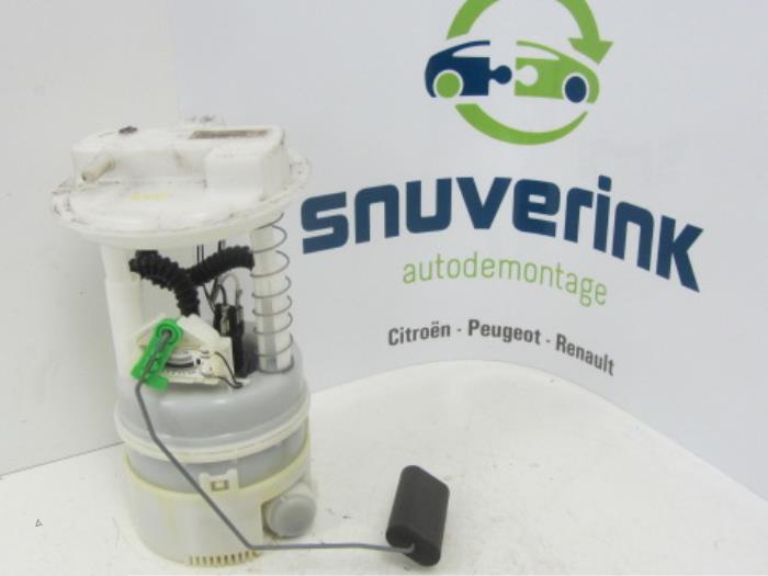 Usagé Pompe à carburant Renault Twingo II (CN) 1.2 Prix € 40,00 Règlement à la marge proposé par Snuverink Autodemontage