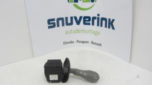 Używane Przelacznik wycieraczki Renault Twingo (C06) 1.2 Cena € 25,00 Procedura marży oferowane przez Snuverink Autodemontage