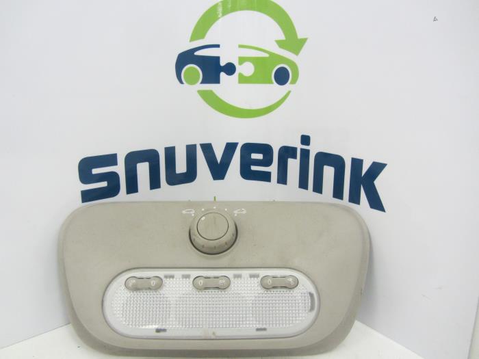 Begagnade Innerbelysning, fram Renault Clio III (BR/CR) 1.5 dCi FAP Pris € 30,25 Inklusive moms erbjuds av Snuverink Autodemontage