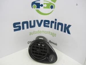 Used Dashboard vent Renault Clio III (BR/CR) 1.5 dCi FAP Price € 30,00 Margin scheme offered by Snuverink Autodemontage