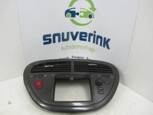 Used Dashboard vent Peugeot 607 (9D/U) 2.2 HDi 16V FAP Price on request offered by Snuverink Autodemontage