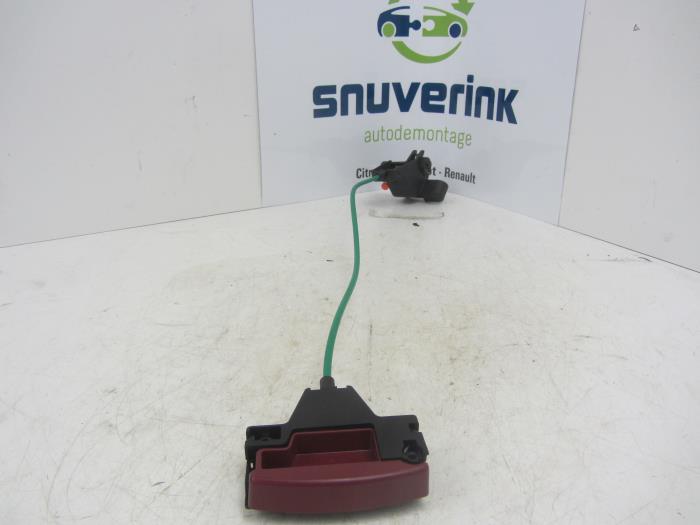 Usagé Divers Peugeot 607 (9D/U) 2.2 HDi 16V FAP Prix € 10,33 Règlement à la marge proposé par Snuverink Autodemontage