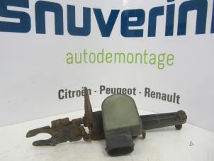 Used AIH headlight switch Renault Espace (JK) 2.2 dCi 16V Price € 20,00 Margin scheme offered by Snuverink Autodemontage