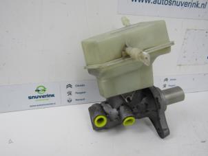 Używane Glówny cylinder hamulcowy Renault Espace (JK) 2.2 dCi 16V Cena € 75,00 Procedura marży oferowane przez Snuverink Autodemontage