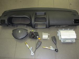 Usados Juego de airbags Renault Clio II (BB/CB) 1.4 16V Precio de solicitud ofrecido por Snuverink Autodemontage