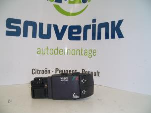 Gebrauchte Radiobedienung Lenkrad Renault Espace Preis € 15,00 Margenregelung angeboten von Snuverink Autodemontage