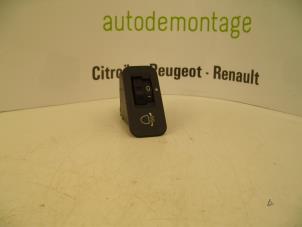 Gebrauchte Leuchtweitenverstellung LWR Peugeot 206 (2A/C/H/J/S) 1.4 XR,XS,XT,Gentry Preis € 20,00 Margenregelung angeboten von Snuverink Autodemontage