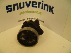 Used Power steering pump Renault Espace (JE) 2.0 16V Price € 55,00 Margin scheme offered by Snuverink Autodemontage
