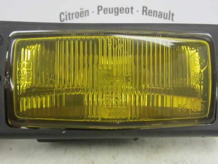 Anti brouillard droit d'un Renault R5 1988