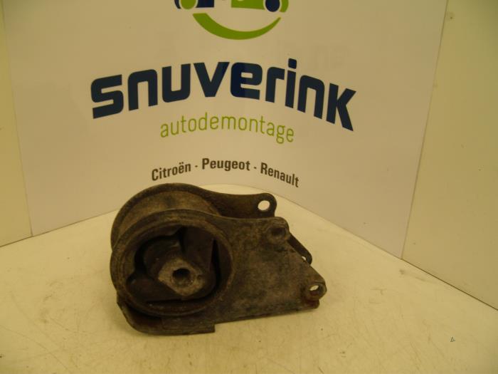 Engine mount from a Peugeot J5 (280P) 2.5 D 1993
