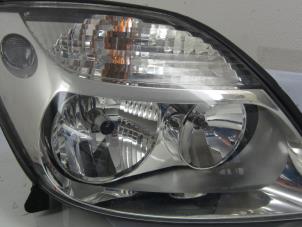 Używane Reflektor prawy Renault Scénic I (JA) 1.6 16V Cena € 50,00 Procedura marży oferowane przez Snuverink Autodemontage