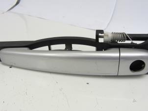 Used Door handle 4-door, front left Peugeot 307 SW (3H) 2.0 HDi 90 Price on request offered by Snuverink Autodemontage