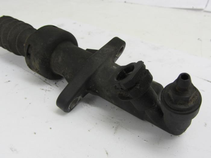 Clutch slave cylinder from a Peugeot 407 SW (6E) 1.6 HDiF 16V 2006