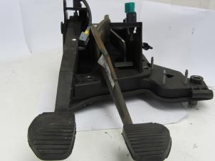Used Brake pedal Peugeot 407 SW (6E) 1.6 HDiF 16V Price on request offered by Snuverink Autodemontage