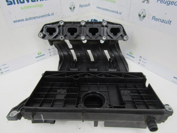Intake manifold from a Renault Clio II (BB/CB) 1.2 16V 2001