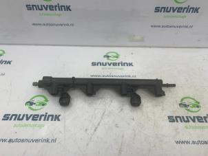 Used Fuel injector nozzle Peugeot 308 SW (4E/H) 1.6 VTI 16V Price € 25,00 Margin scheme offered by Snuverink Autodemontage