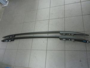 Used Roof rail kit Renault Clio IV Estate/Grandtour (7R) 0.9 Energy TCE 12V Price on request offered by Snuverink Autodemontage