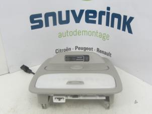 Used Interior lighting, front Renault Clio IV Estate/Grandtour (7R) 0.9 Energy TCE 12V Price € 25,00 Margin scheme offered by Snuverink Autodemontage
