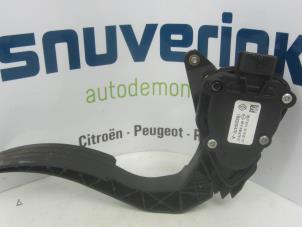 Used Accelerator pedal Renault Clio IV Estate/Grandtour (7R) 0.9 Energy TCE 12V Price € 35,00 Margin scheme offered by Snuverink Autodemontage