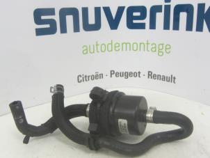 Used Water pump Renault Clio IV Estate/Grandtour (7R) 0.9 Energy TCE 12V Price on request offered by Snuverink Autodemontage