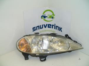 Used Headlight, right Renault Megane (BA/SA) 1.6 16V Price € 40,00 Margin scheme offered by Snuverink Autodemontage