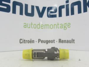 Używane Wtryskiwacz (wtrysk benzyny) Peugeot 207/207+ (WA/WC/WM) 1.4 16V Cena € 29,00 Procedura marży oferowane przez Snuverink Autodemontage