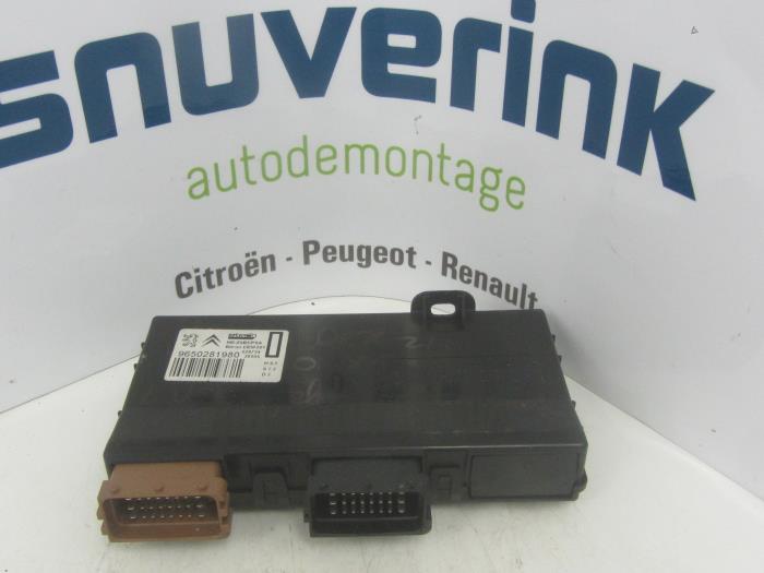 Begagnade Sätesdator Peugeot 807 2.0 HDi 16V Pris € 40,00 Marginaltabell erbjuds av Snuverink Autodemontage
