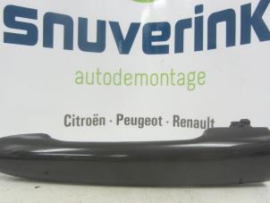 Gebrauchte Handgriff Renault Megane II Grandtour (KM) 1.6 16V Preis € 15,00 Margenregelung angeboten von Snuverink Autodemontage