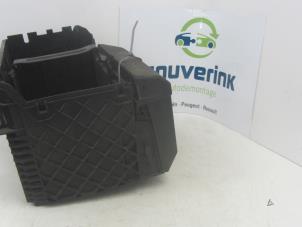 Used Battery box Renault Scénic III (JZ) 1.4 16V TCe 130 Price € 35,00 Margin scheme offered by Snuverink Autodemontage
