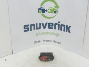 Used Panic lighting switch Renault Twingo II (CN) 1.5 dCi 90 FAP Price € 10,00 Margin scheme offered by Snuverink Autodemontage