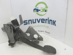 Used Brake pedal Renault Clio IV (5R) 0.9 Energy TCE 90 12V Price on request offered by Snuverink Autodemontage