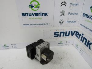 Used ABS pump Renault Twingo II (CN) 1.2 Price € 100,00 Margin scheme offered by Snuverink Autodemontage