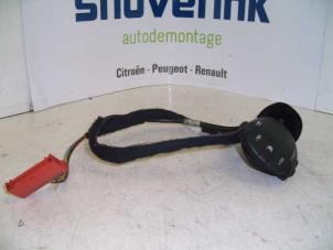 Used Steering wheel mounted radio control Renault Kangoo Express (FC) 1.9 dTi; 1.9 dCi Price on request offered by Snuverink Autodemontage