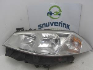 Usados Faro izquierda Renault Megane II Grandtour (KM) 1.6 16V Precio € 25,33 Norma de margen ofrecido por Snuverink Autodemontage