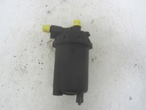 Używane Obudowa filtra paliwa Renault Master II (JD) 2.5 D T28 Cena na żądanie oferowane przez Snuverink Autodemontage
