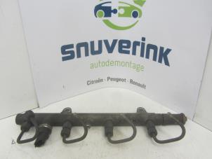 Used Fuel injector nozzle Renault Trafic New (FL) 1.9 dCi 82 16V Price on request offered by Snuverink Autodemontage