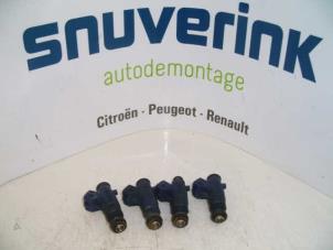 Usagé Injecteur (injection essence) Peugeot 206 (2A/C/H/J/S) 1.6 XS,XT Prix € 80,00 Règlement à la marge proposé par Snuverink Autodemontage