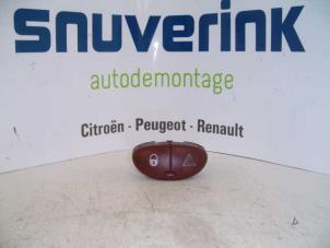 Used Panic lighting switch Peugeot 206 (2A/C/H/J/S) 1.4 HDi Price on request offered by Snuverink Autodemontage