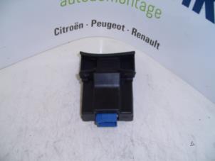 Used Parking brake switch Renault Espace (JK) 2.0 16V Turbo Price € 30,00 Margin scheme offered by Snuverink Autodemontage