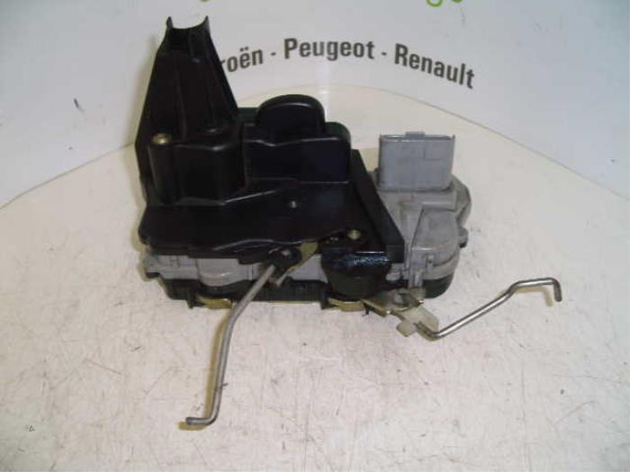 Türschlossmechanik 2-türig links van een Renault Megane II CC (EM) 1.6 16V 2005