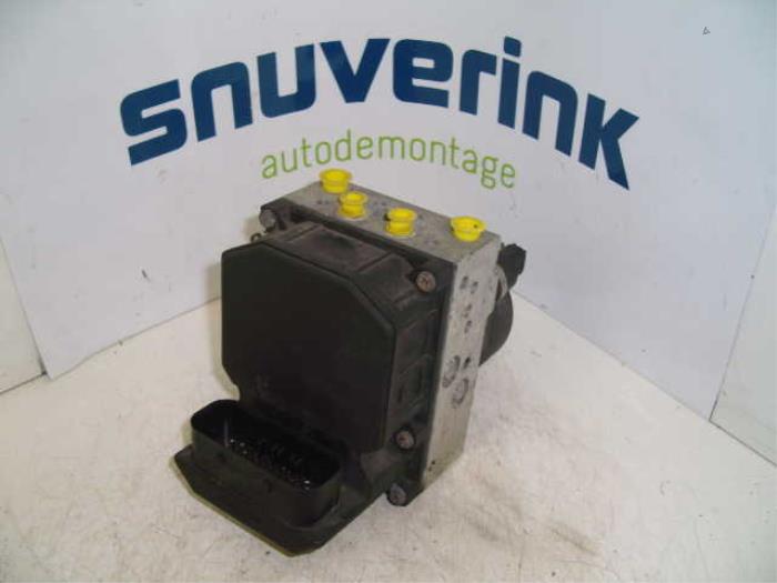 Usagé Bloc ABS Peugeot 807 2.2 16V Prix € 82,80 Règlement à la marge proposé par Snuverink Autodemontage