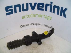 Used Clutch slave cylinder Peugeot 807 2.2 16V Price € 30,00 Margin scheme offered by Snuverink Autodemontage