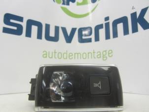 Używane Oswietlenie wewnetrzne tyl Peugeot 508 SW (8E/8U) 1.6 HDiF 16V Cena € 15,00 Procedura marży oferowane przez Snuverink Autodemontage