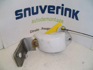 Used Rear door hinge, left Renault Master III (FD/HD) 2.2 dCi 16V Price € 42,35 Inclusive VAT offered by Snuverink Autodemontage