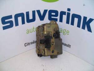 Used Door lock mechanism 2-door, left Renault Megane (EA) 1.6i Price on request offered by Snuverink Autodemontage