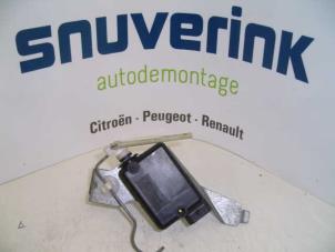Usagé Moteur verrouillage centrale des portes Renault Megane (EA) 1.6i Prix sur demande proposé par Snuverink Autodemontage