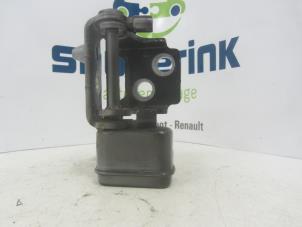 Used Rear door hinge, right Peugeot 207 SW (WE/WU) 1.6 16V Price on request offered by Snuverink Autodemontage